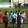 Árbitro abandona jogo após ser chamado de «macaco» por um adepto Foto: reprodução