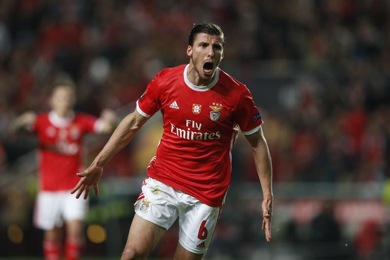 Rúben Dias: €71,6M. O patrão da defesa colocou um ponto final em 12 anos de ligação ao Benfica em setembro de 2020 e rumou ao Manchester City. Otamendi fez o caminho inverso (IMAGO)