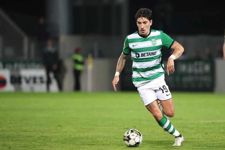 Chegou em 2023 com a difícil tarefa de fazer esquecer Pedro Porro... e não conseguiu. Vindo do Barcelona, Héctor Bellerín tinha currículo e gerava expectativas. No entanto, apenas meia época e 13 jogos depois, saiu de Alvalade. Foto: A BOLA