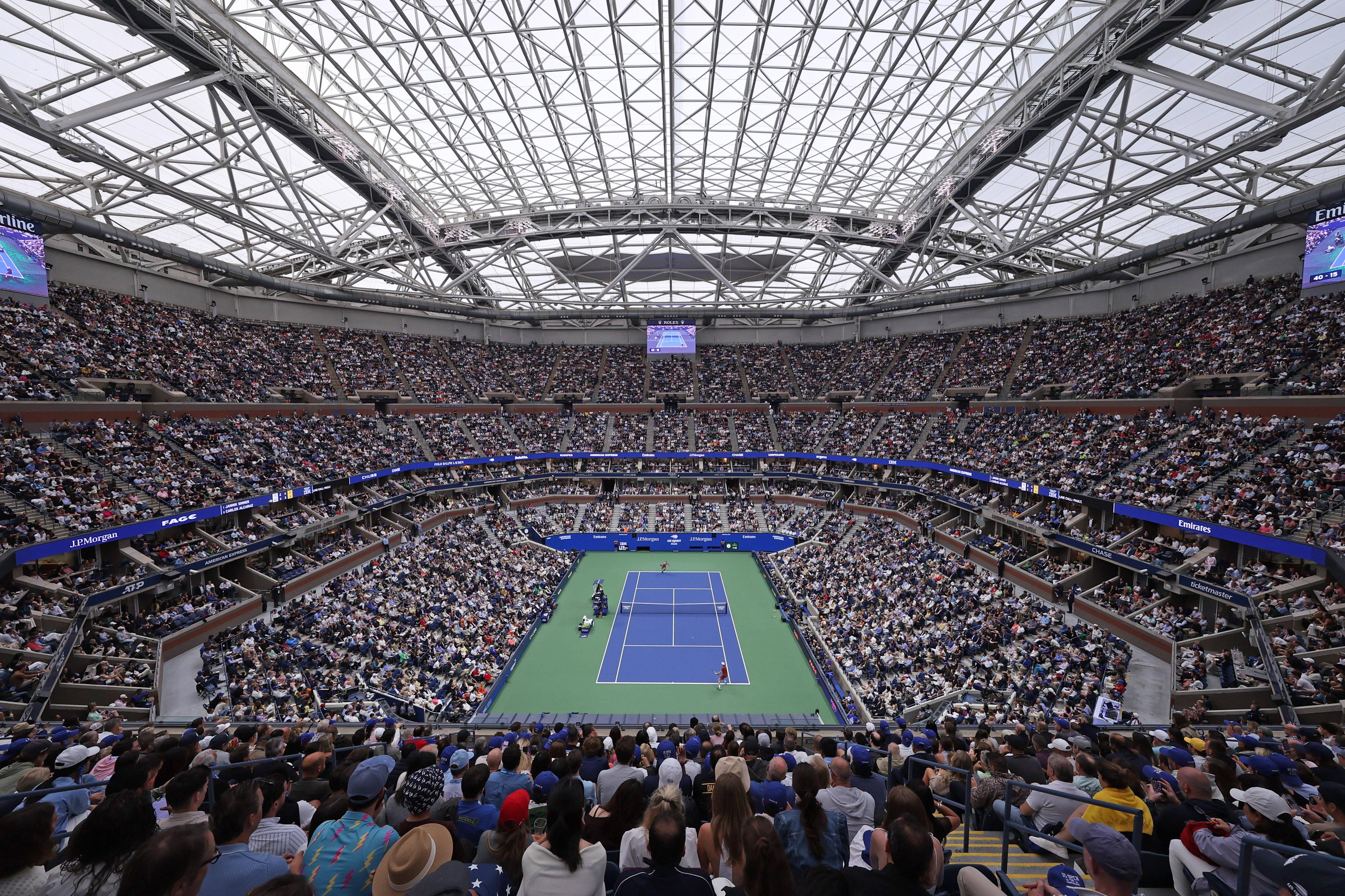 Arthur Ashe Stadium lotado, na final do ano passado, para ver a final entre Alcaraz e Sinner. IMAGO