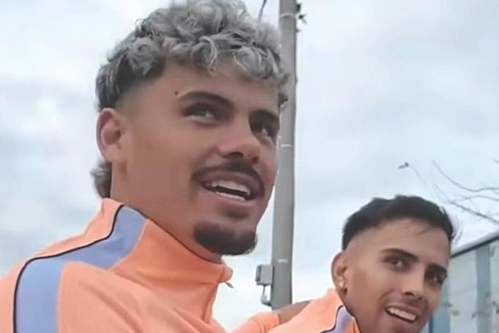 Maxi Araújo e Zalazar, vão dar a volta a meio mundo nesta pausa FIFA - Foto: Instagram/Associação Uruguaia de Futebol