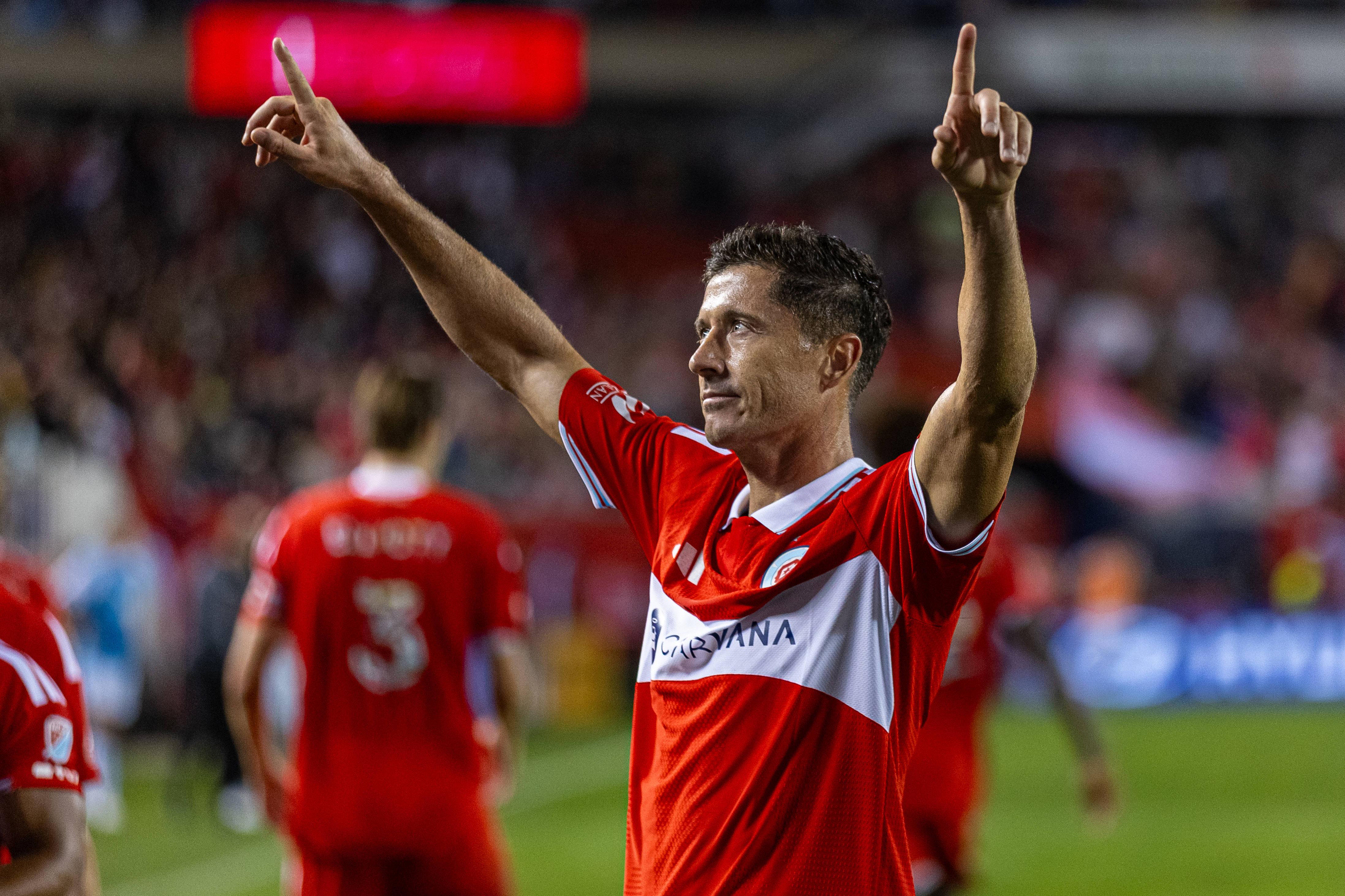 Lewandowski marcou os golos da reviravolta do Chicago Fire contra o Charlotte