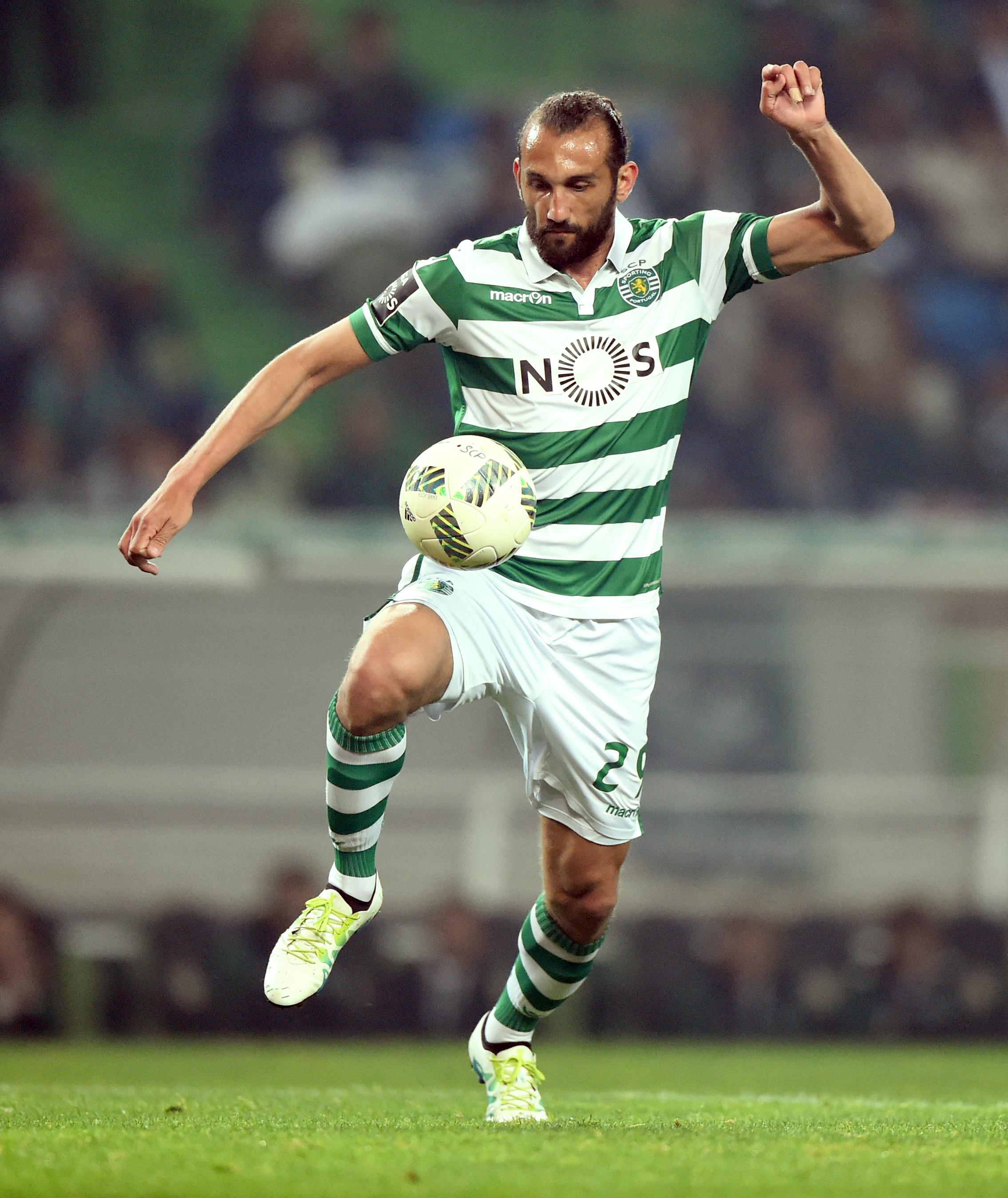 Em 2015/16, o Sporting de Jorge Jesus lutava taco a taco com o Benfica pelo título e, em janeiro, foi buscar um avançado para ajudar na reta final, mas Hérnan Barcos acabou por ser uma aposta falhada (8 jogos, zero golos). Foto: A BOLA