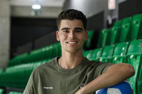 Rafael Pinto, 19 anos, começou a jogar voleibol no Esmoriz. Foto Sporting