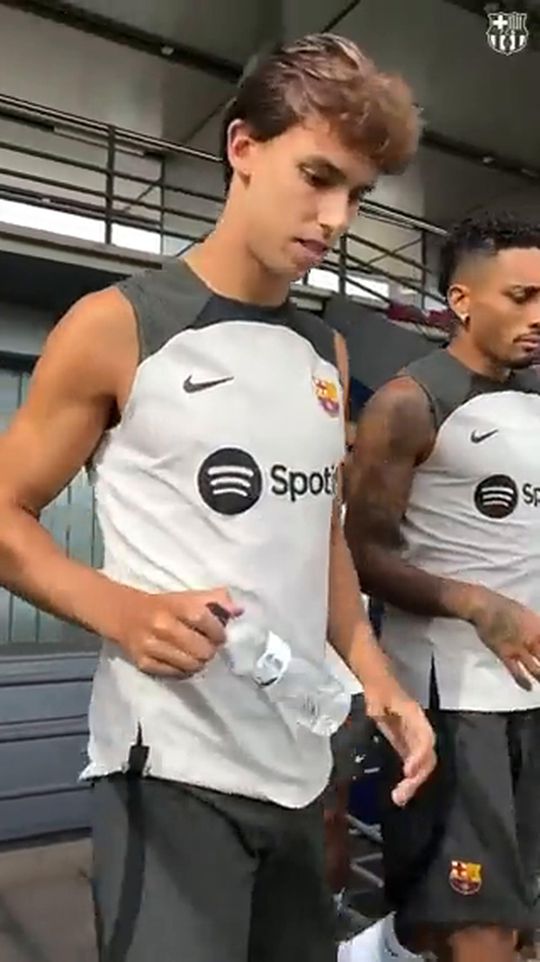 As primeiras imagens de Félix e Cancelo no treino do Barcelona