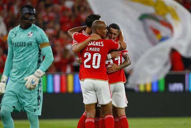 Benfica goleia V. Guimarães e dorme na liderança (veja o resumo)