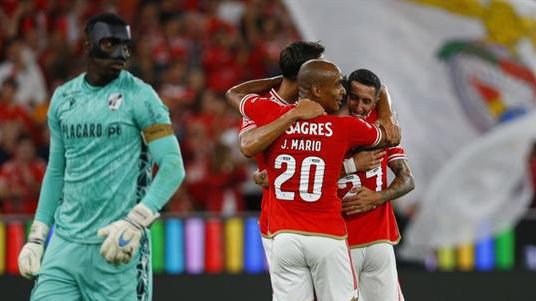 Benfica goleia V. Guimarães e dorme na liderança (veja o resumo)