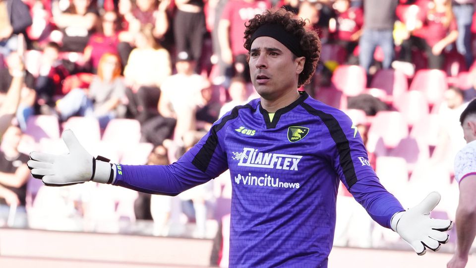 Aves SAD oficializa Guillermo Ochoa