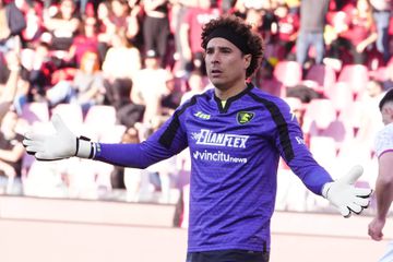 Aves SAD oficializa Guillermo Ochoa