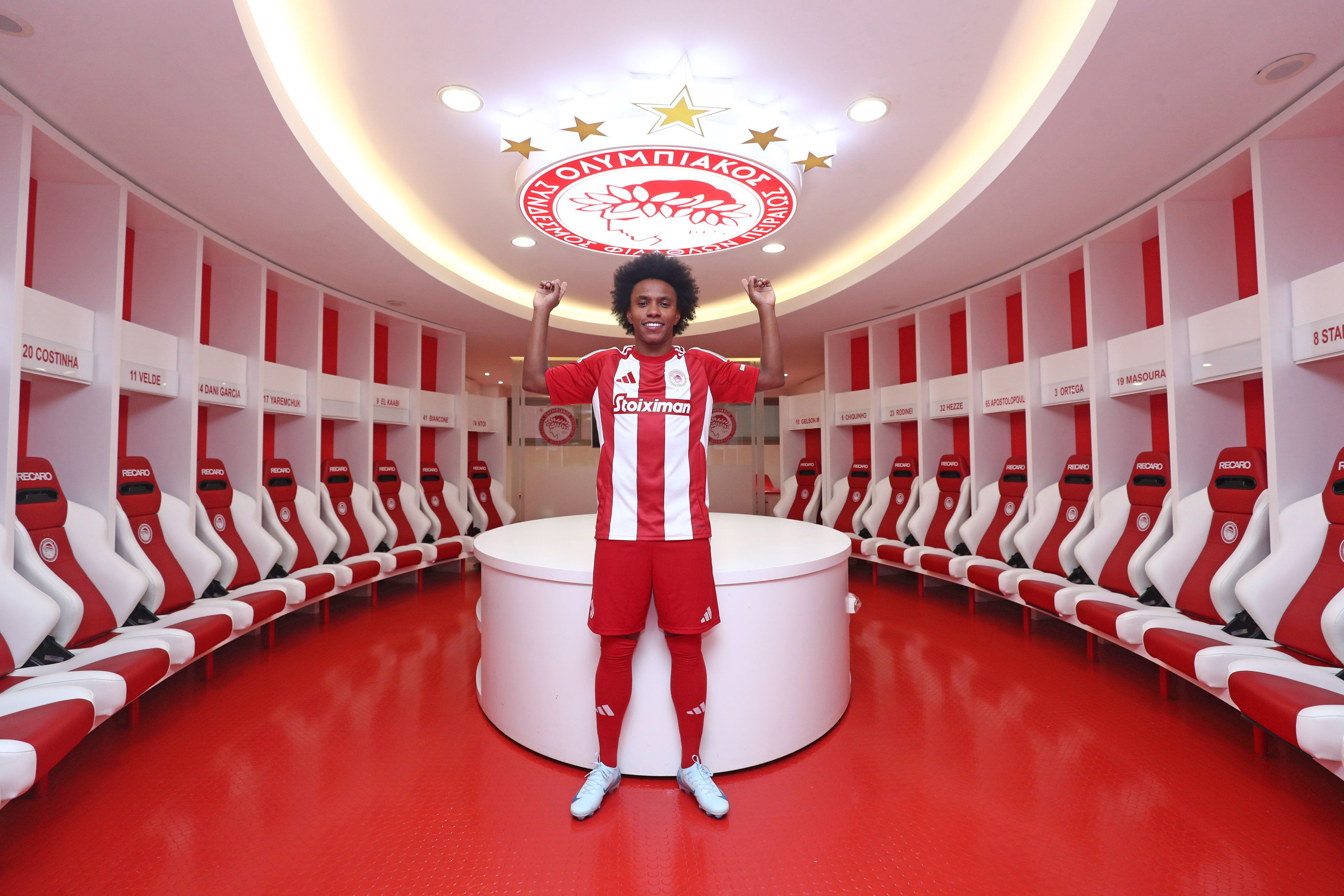 Oficial: Olympiakos anuncia contratação de Willian