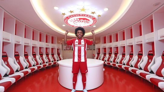 Oficial: Olympiakos anuncia contratação de Willian