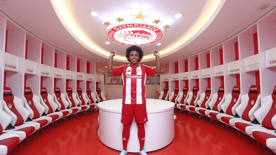 Oficial: Olympiakos anuncia contratação de Willian