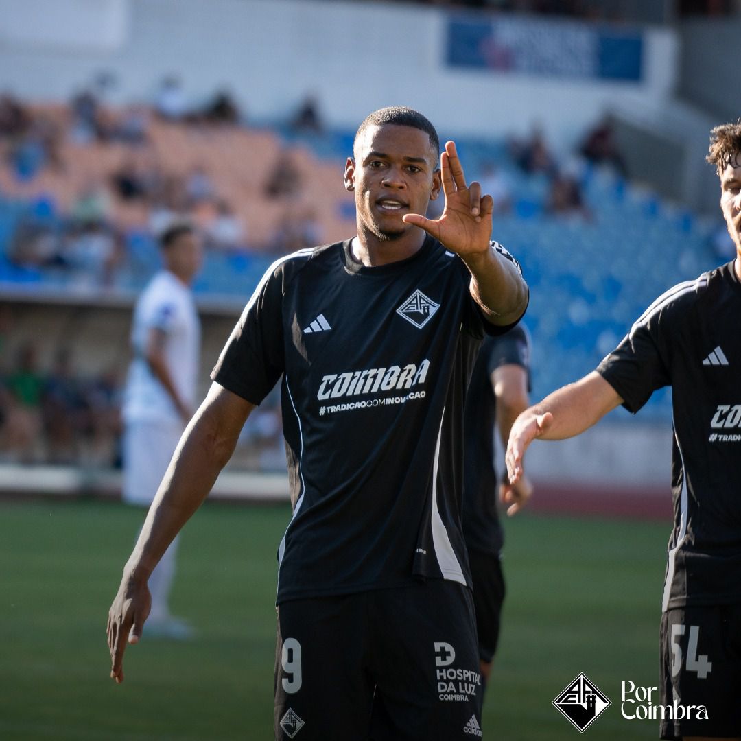 Académica: goleador colombiano ruma à Bulgária e enche os cofres da Briosa