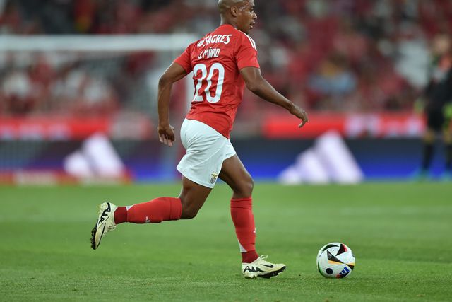 Benfica: João Mário viaja para Istambul amanhã