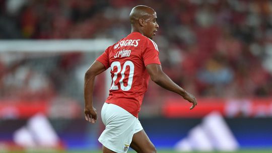 Benfica: João Mário viaja para Istambul amanhã