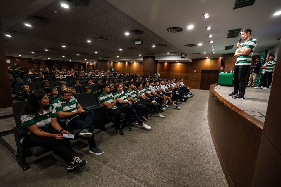 Equipas do Sporting no polo EUL recebidas em Alvalade