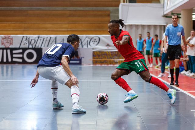Erros defensivos penalizam Portugal ante o Paraguai