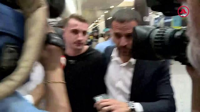 A chegada de Akturkoglu a Lisboa para ser reforço do Benfica