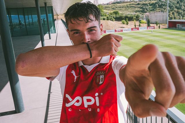 SC Braga: ponta de lança de 16 anos assina contrato profissional