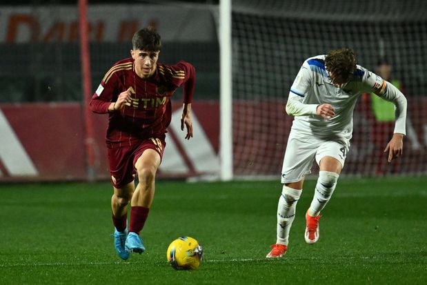 Federico Coletta em ação pelos sub-20 da Roma diante da Lazio