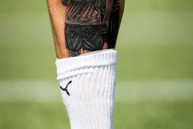A tatuagem de Rúben Neves com a imagem de Diogo Jota (Foto: FPF)