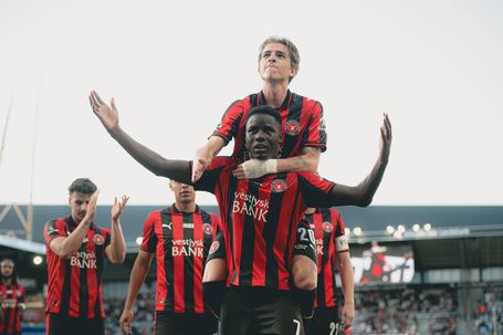 Franculino Djú festeja com a camisola do Midtjylland