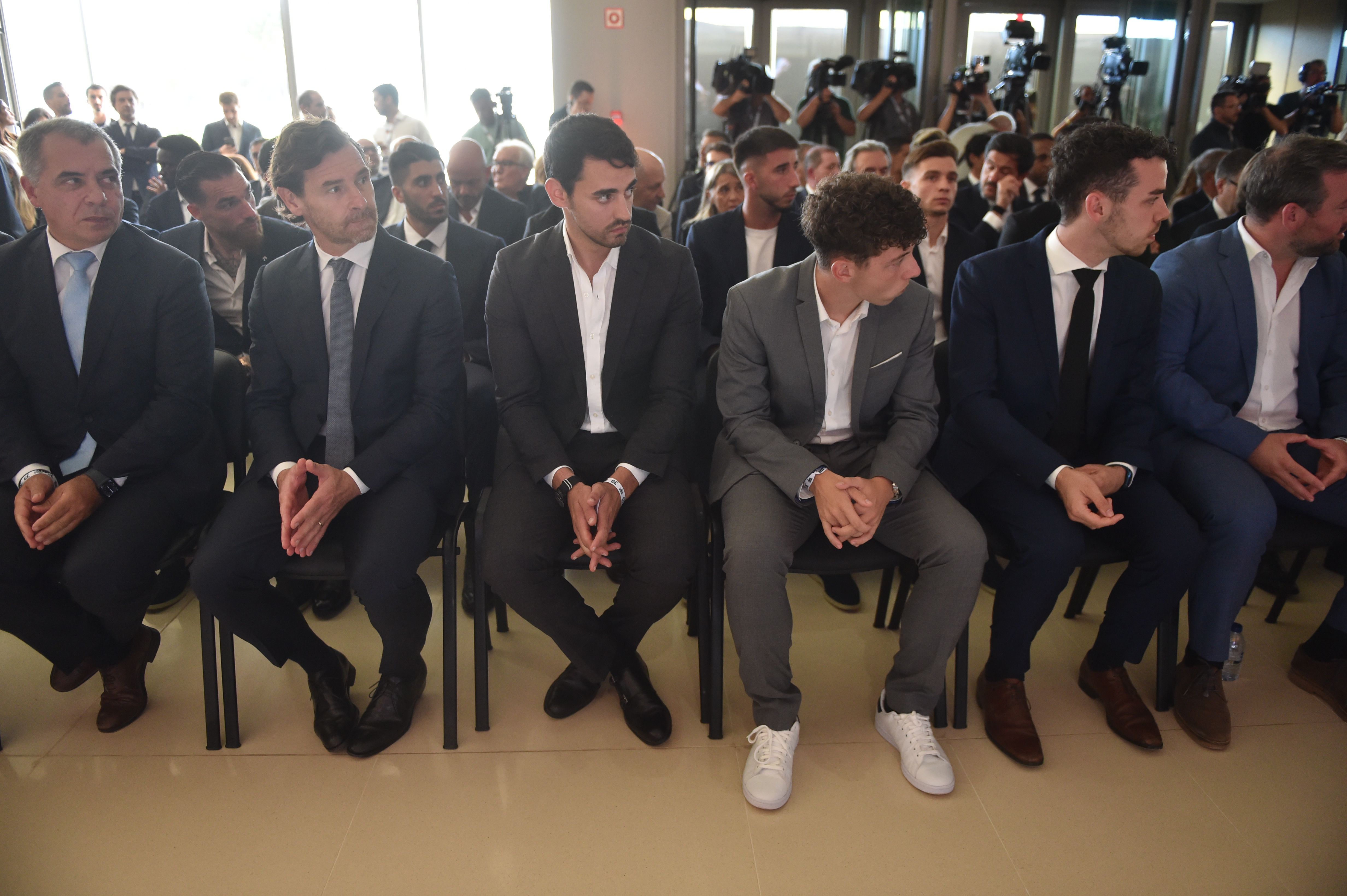 Secretário de Estado do Desporto, Presidente do FC Porto e os filhos de Jorge Costa (Foto Miguel Nunes)