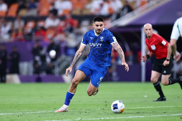 Soluções à vista para Mitrovic: um projeto ambicioso e treinador português atento