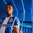 Gabriel Mec lembrou Pepê e Jardel na apresentação. Ambos jogaram no Grêmio — Foto: FC Porto