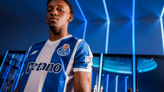 Gabriel Mec lembrou Pepê e Jardel na apresentação. Ambos jogaram no Grêmio — Foto: FC Porto