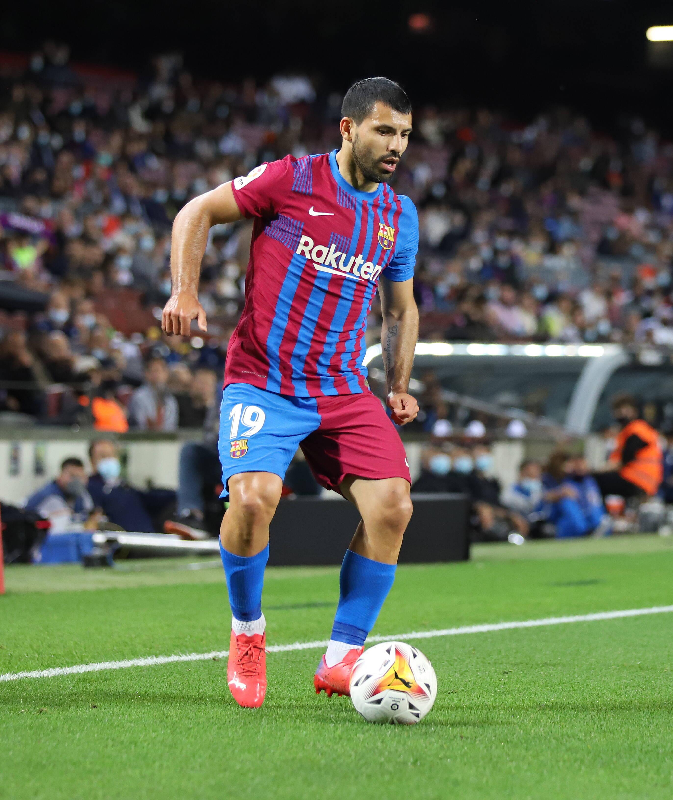 Kun Aguero - Em 2021, com 33 anos, trocou o Manchester City pelo Barcelona, mas uma arritmia cardíaca grave antecipou o fim da carreira - 5 jogos e 1 golo - média de 0.2 golos/jogo - Foto: IMAGO