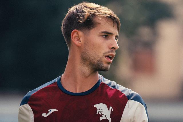 Daniel Bragança, médio de 27 anos, já equipa com a camisola de treino do Torino - Foto: TORINO FC