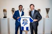 Gabriel Mec apresentado por André Villas-Boas — Foto: FC Porto