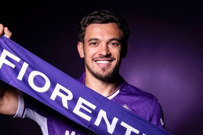 18. Pote chegou à Fiorentina no último dia de mercado, com 2,5 milhões de taxa de empréstimo, num negócio que pode chegar aos 25 milhões, caso os italianos exerçam a opçaõ de compra. Aflito na classificação, o clube de Florença gastou 150 milhões
