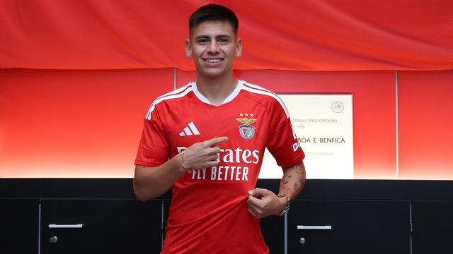 Echeverri de águia ao peito - Foto: Benfica