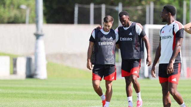 Da proximidade a Lukebakio à interação com Prestianni: reforço do Benfica já trabalha
