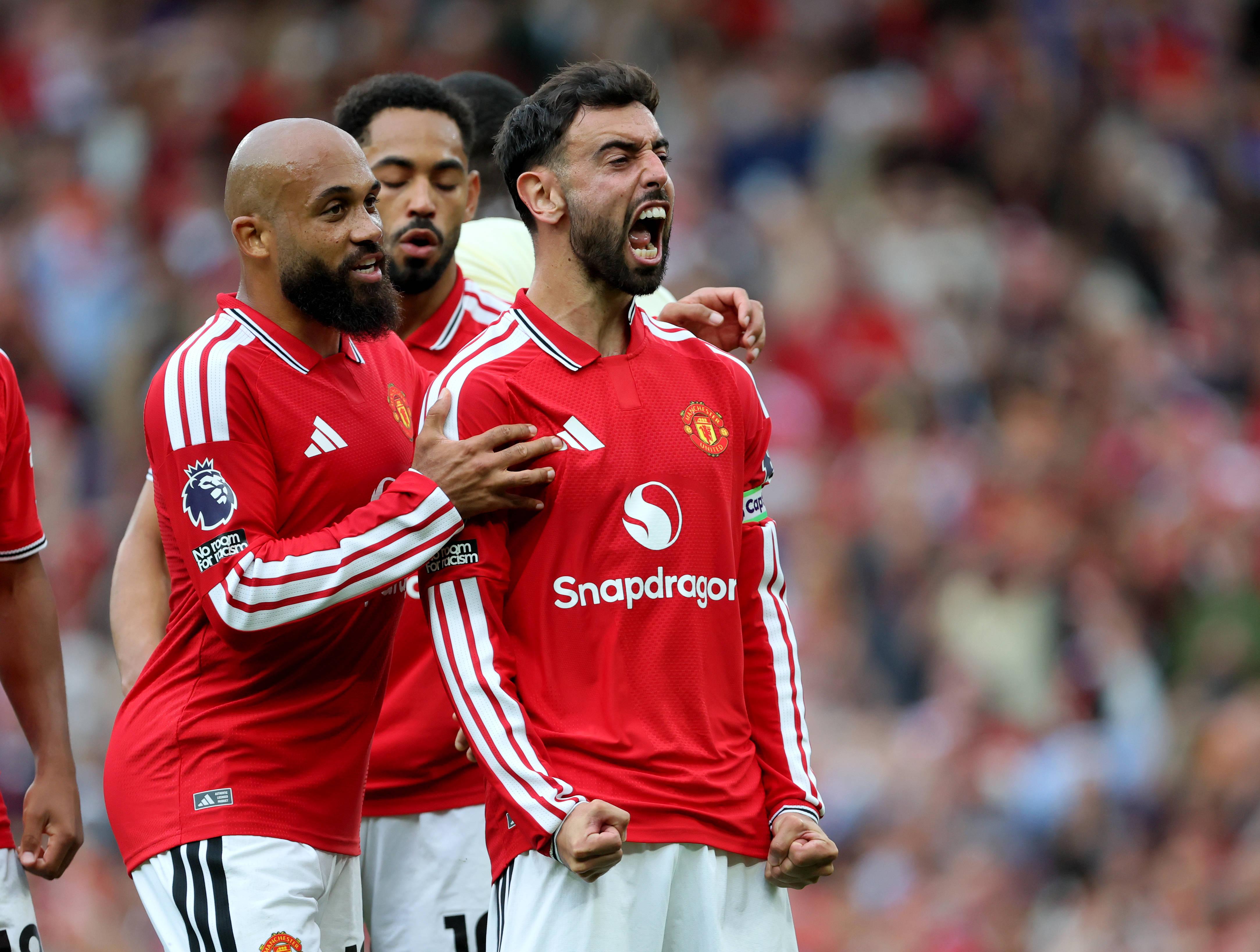 Bruno Fernandes a festejar mais um 'hat trick' pelo Manchester United