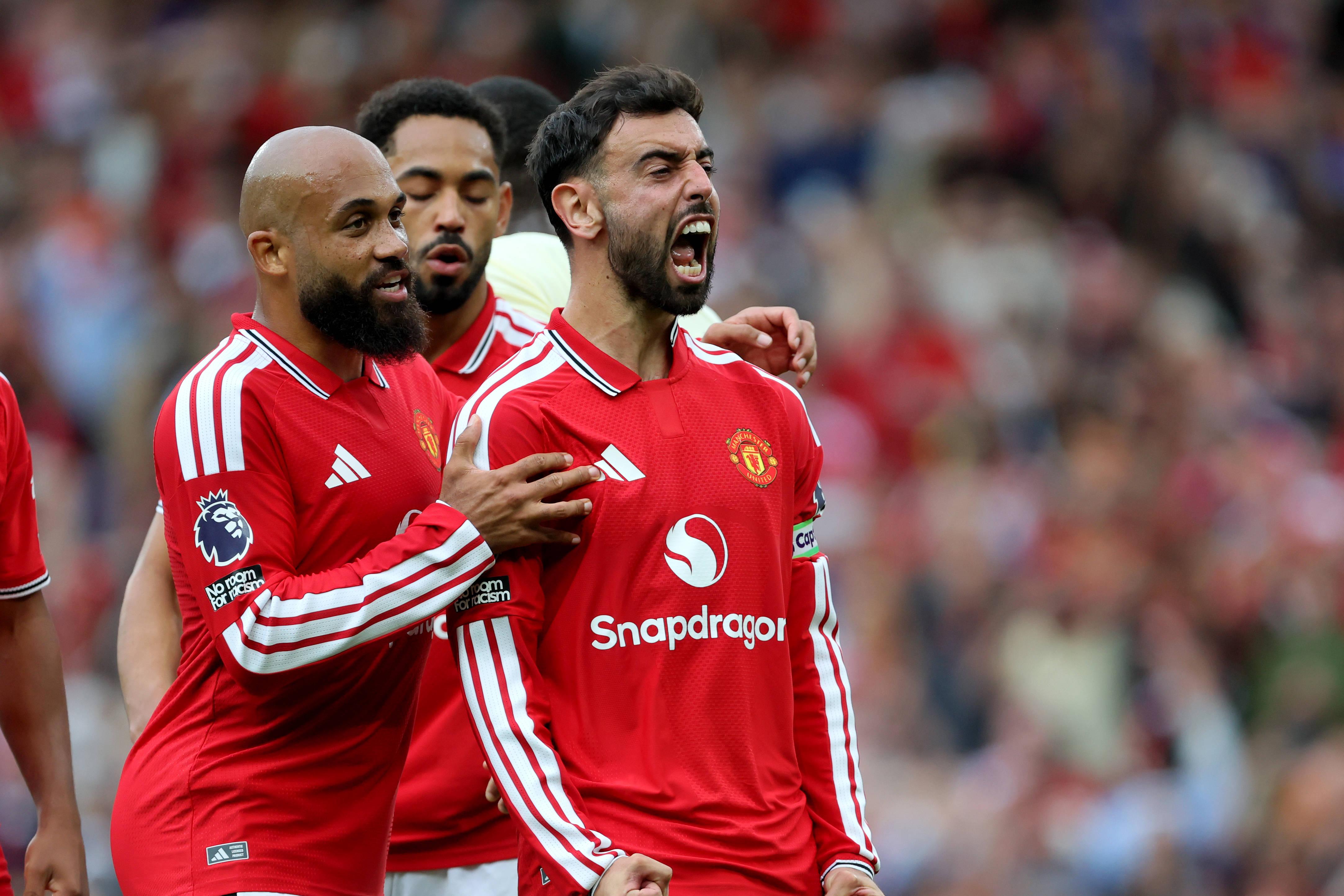 Bruno Fernandes a festejar mais um 'hat trick' pelo Manchester United