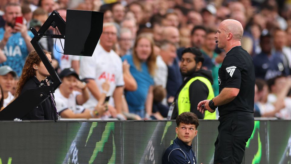 Liverpool pede divulgação do áudio do VAR no polémico jogo com o Tottenham