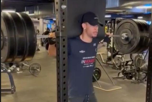 João Victor mostra-se a treinar sozinho (vídeos)