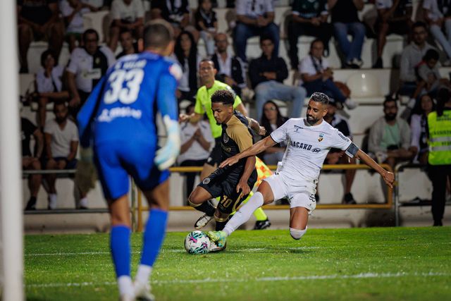 Esclarecimento técnico sobre o contacto no futebol