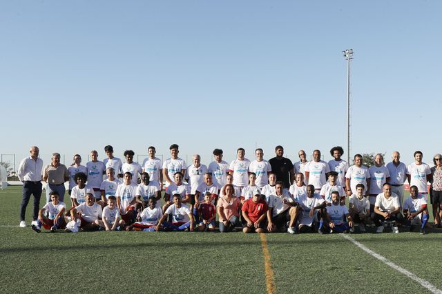 Dar carinho aos refugiados através do futebol