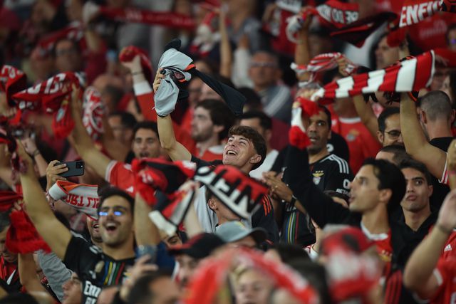 Adeptos do Benfica em festa no Estádio da Luz