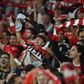 Adeptos do Benfica em festa no Estádio da Luz