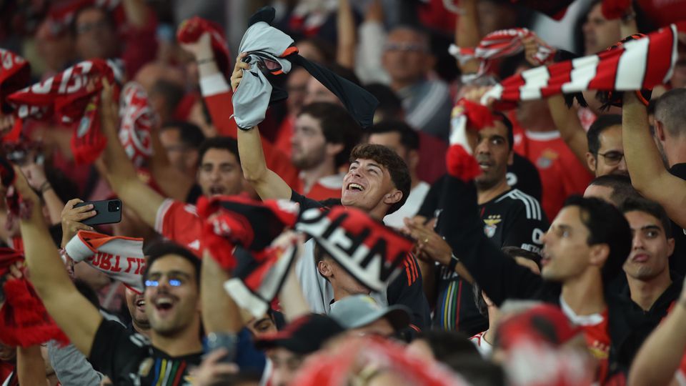 Adeptos do Benfica em festa no Estádio da Luz