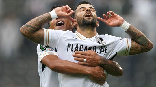 DESTAQUES V. GUIMARÃES: Tiago Silva pegou na caneta e escreveu o soneto para o terceiro triunfo consecutivo