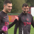 Sorrisos portugueses no treino do Man. Utd. antes de viagem para o Porto