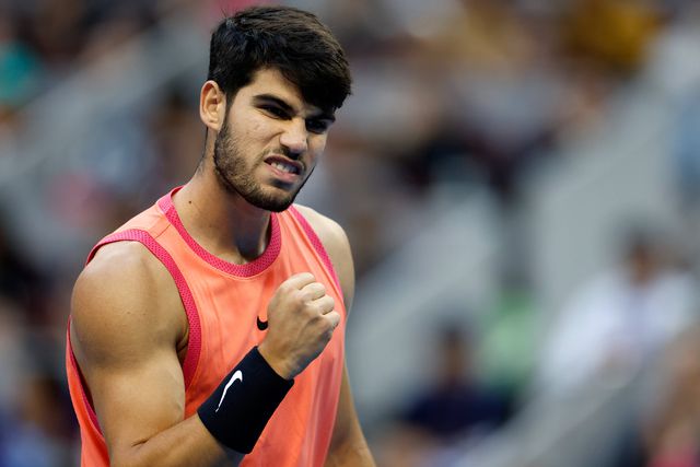 Alcaraz derrota Sinner na final de Pequim e faz história