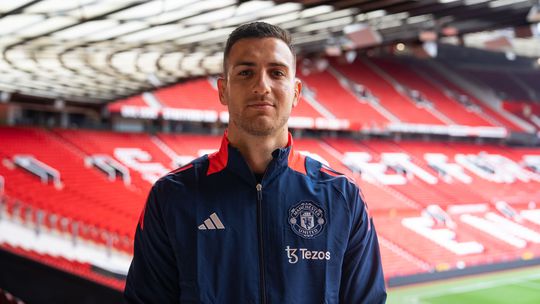 Do regresso ao Dragão à vida em Manchester: a entrevista de Dalot