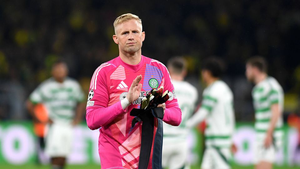 Peter Schmeichel conforta filho após sofrer 7 golos: «Podia ter sido mais»